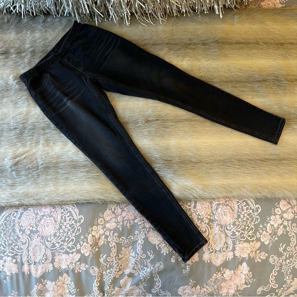 HUE Black Distressed Jeggings XS Stretch Skinny Comfy Mid Rise Back Pockets